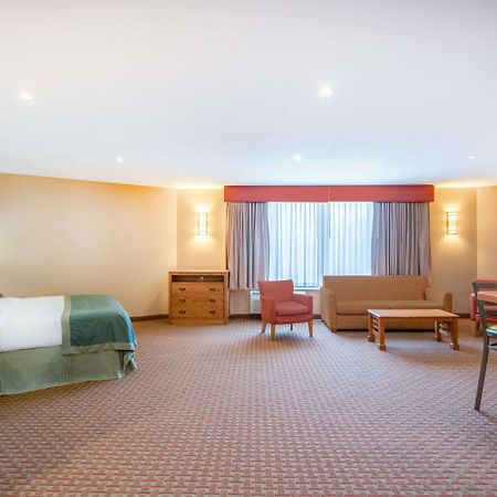 Ramada By Wyndham Des Moines Tropics Resort & Conference Ctr Urbandale Exterior foto