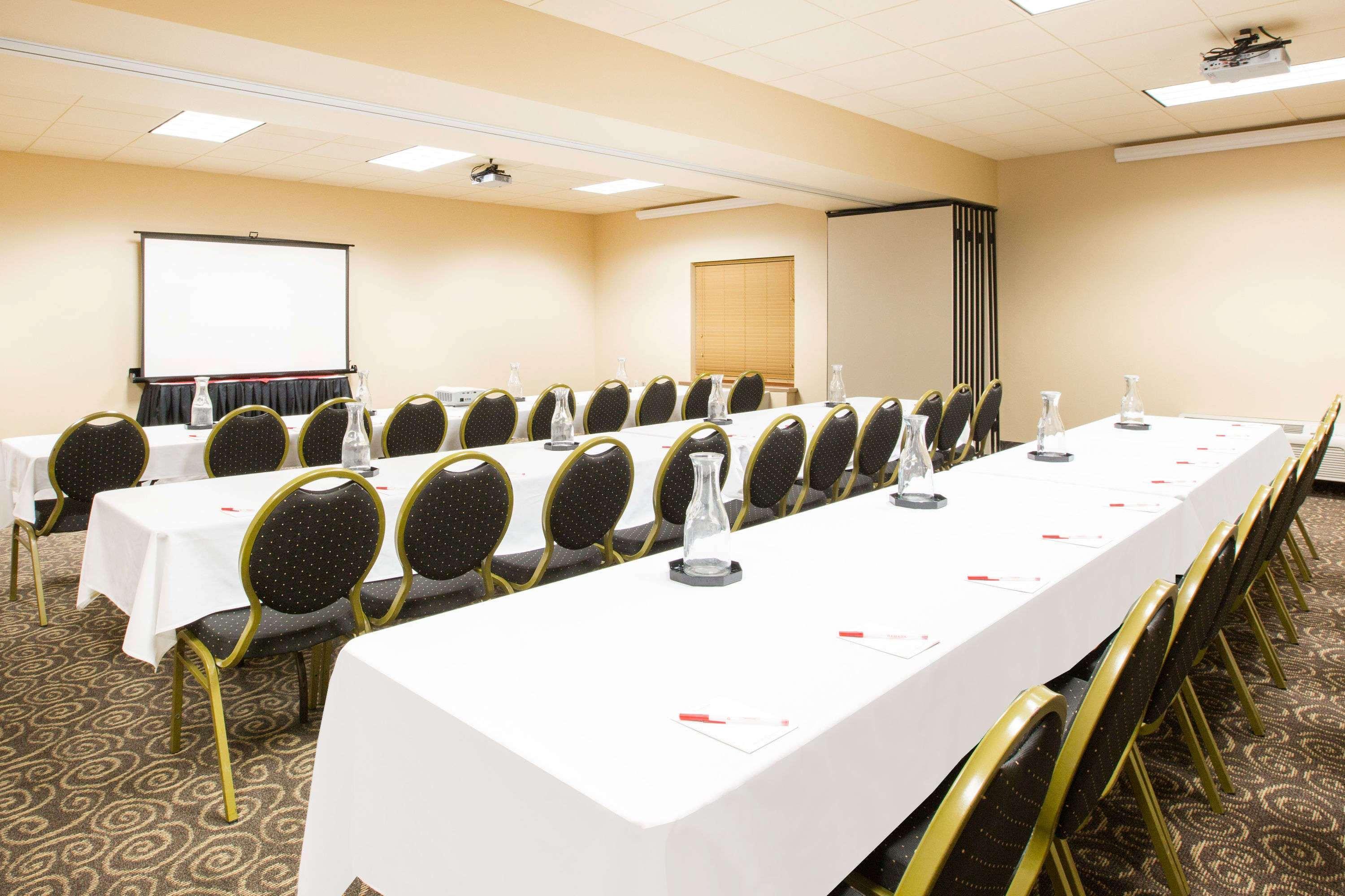 Ramada By Wyndham Des Moines Tropics Resort & Conference Ctr Urbandale Exterior foto